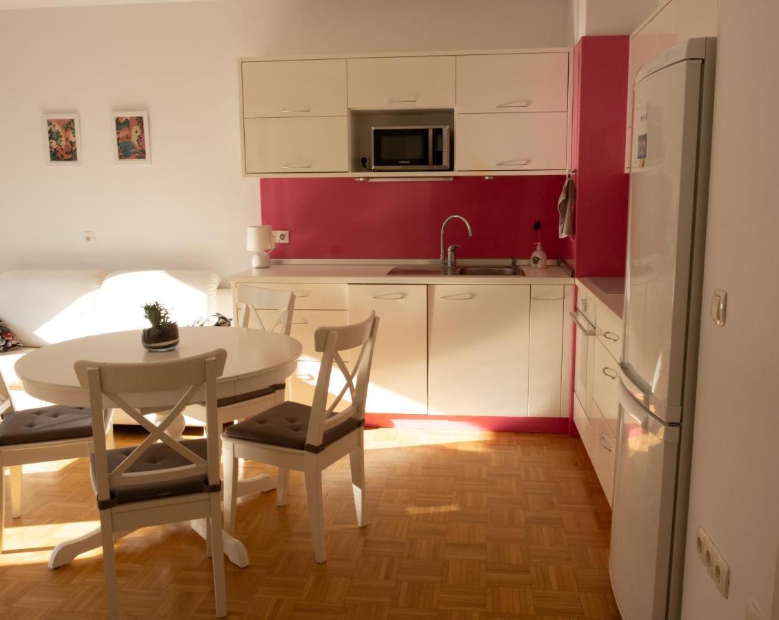Flat 27 Lägenhet Ljubljana Exteriör bild
